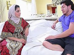Dagfs Nadia Ali Exposes Her Indian Pussy And Gets Plowed